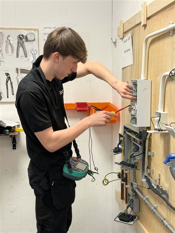 Alfie, Electrical Student