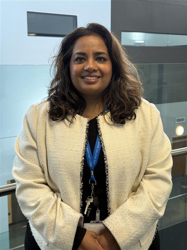 Anjuman Robinson, Business Lecturer